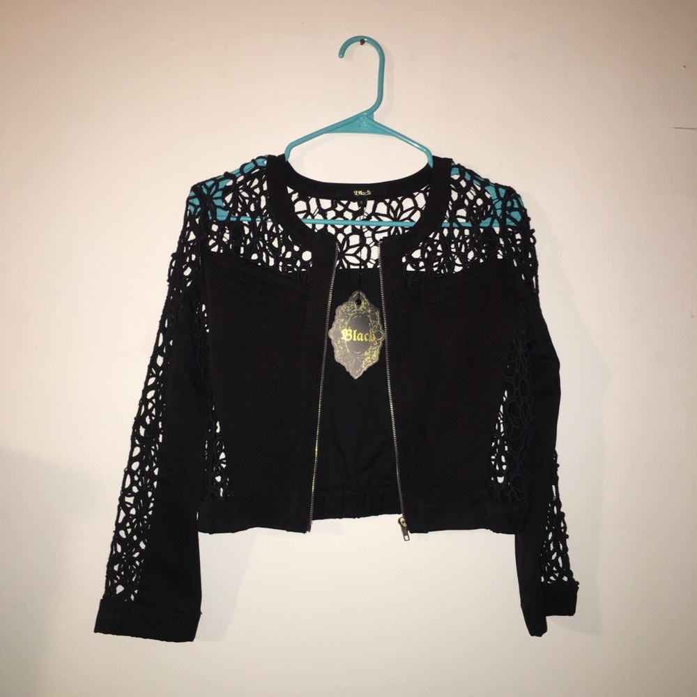 “Black-Collection” crop jacket
